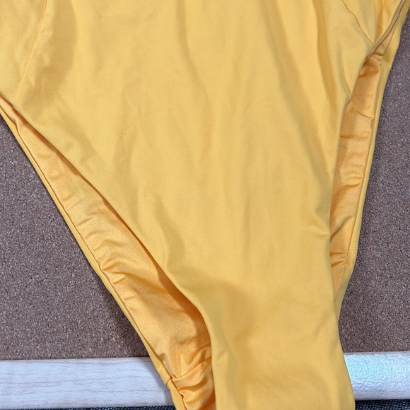 Onia x weworewhat Danielle yellow solid citrus belted swim suit size XL - Picture 10 of 16